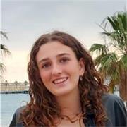 Studentessa del quarto (prossimo quinto) anno di liceo scientifico, offre ripetizioni e supporto compiti in matematica, arte, italiano, storia e geografia a ragazzi di elementari e medie